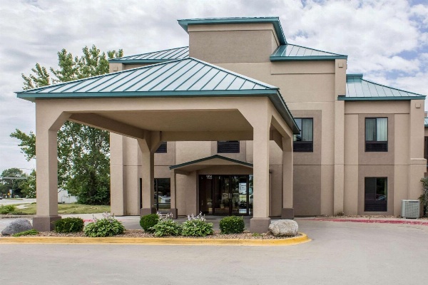 Econo Lodge Ankeny- Des Moines image 1