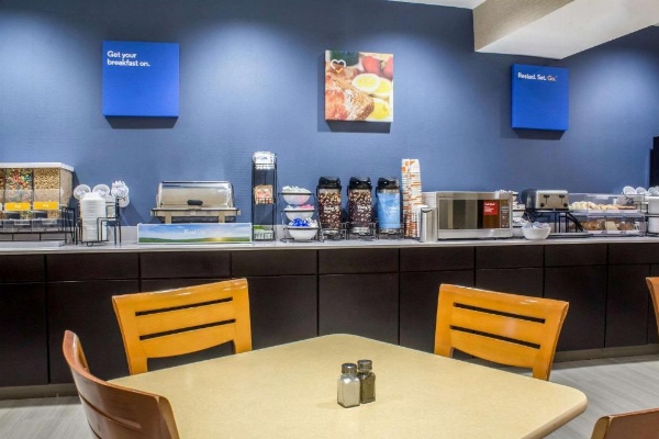 Econo Lodge Ankeny- Des Moines image 12