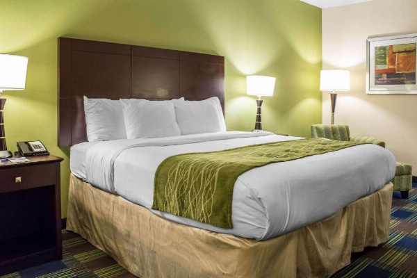 Econo Lodge Ankeny- Des Moines image 17