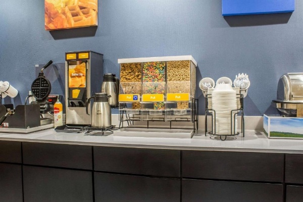 Econo Lodge Ankeny- Des Moines image 19