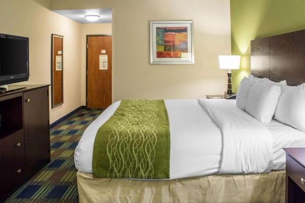 Econo Lodge Ankeny- Des Moines image 9
